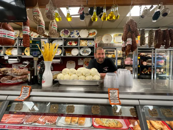 前私募股权CFO为何放弃高薪，接手一家经营30年的意大利食品店